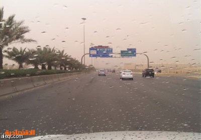 الرياض تستقبل إجازة الربيع بزخات المطر .. (تحديث مستمر)