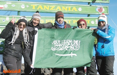 3 شبان و5 فتيات سعوديين يتحدّون السرطان بصعود قمة «كليمنجارو»