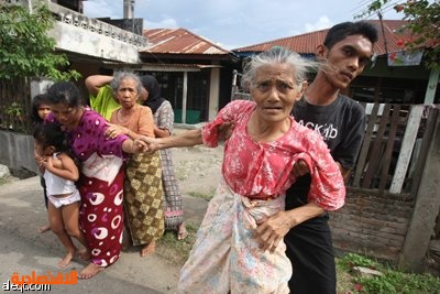 رئيس اندونيسيا : حتى الآن لا يوجد وفيات جراء الزلزال .. وإندونيسيا ترفع التحذير من موجات تسونامي - فيديو