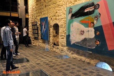 الفنان فادي الحموي يستعير جدران دمشق ليرسم 28 لوحة