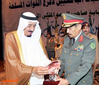 وكيل وزارة الدفاع الإماراتي يشهد تخريج دورة الجامعيين الـ 37 صوت الامارات