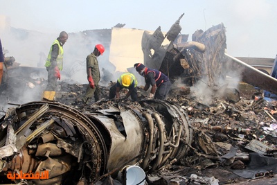 انتشال اكثر من 100 جثة من حطام الطائرة النيجيرية وتعطل محركيها قبل الحادث