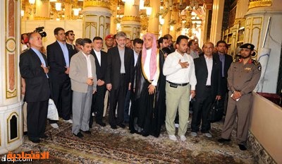 الرئيس الإيراني يزور المسجد النبوي الشريف