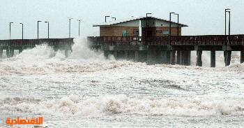 الإعصار "ايساك" يشتد قوة مع وصوله إلى ساحل الخليج الأمريكي - فيديو