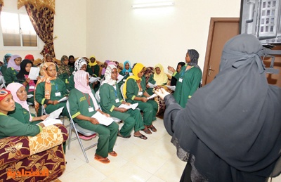 وزير العمل الإندونيسي يزور الرياض لإنهاء «أزمة الخادمات»