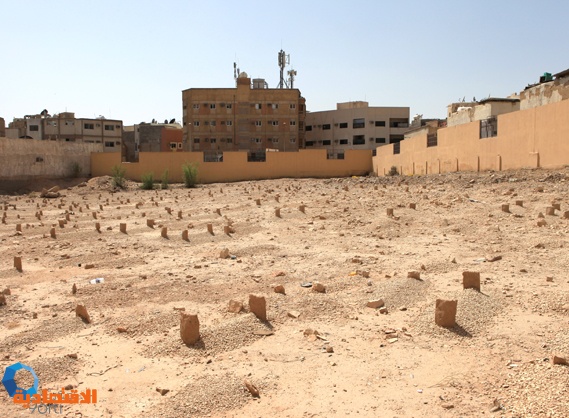 السكن قرب الأموات .. مقابر في وسط الرياض "صور"