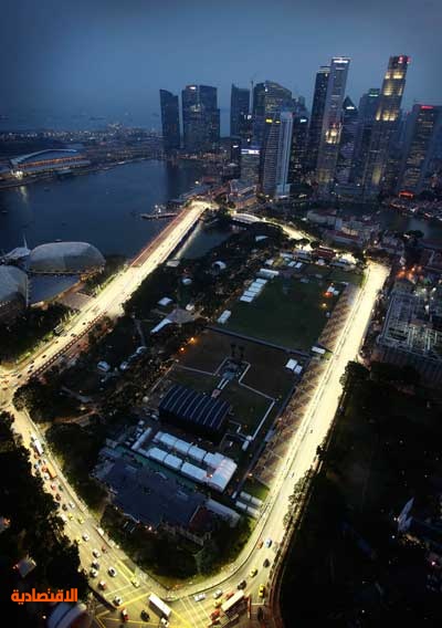 فوتوغرافي يلتقط صورا للمركز المالي في سنغافورة " صور"