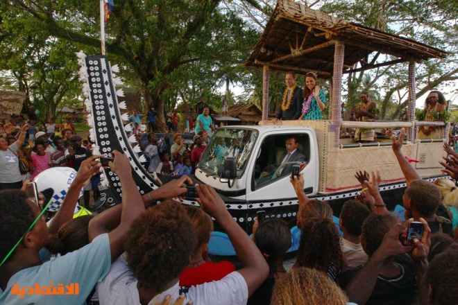 آلاف من سكان جزر سليمان يستقبلون ويليام وكيت "صور"