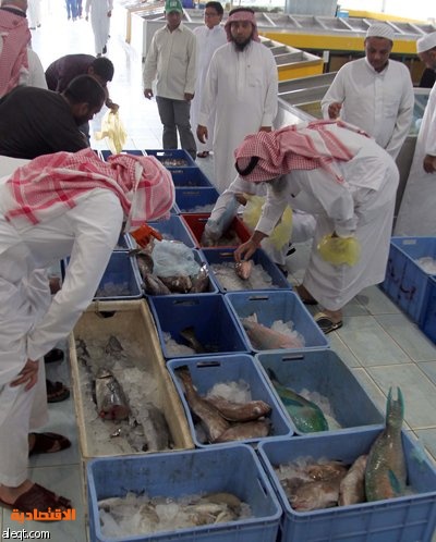 قصة مصورة : "الاقتصادية الإلكترونية" تتجول داخل سوق السمك في شمال الرياض