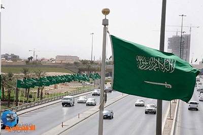 قصة مصورة : شوارع الرياض تتزين باللون الأخضر في يوم الوطن