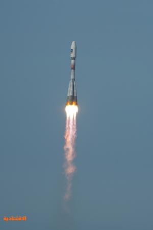 قصة مصورة: صاروخ روسي يحمل قمرين صناعيين إلى الفضاء