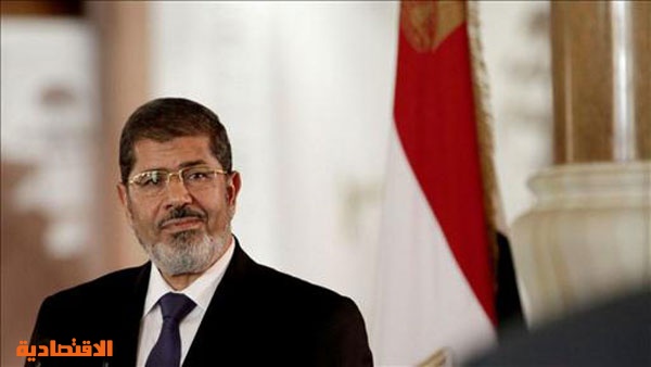 مصر: احتجاجات ضد إعلان دستوري أصدره مرسي ومظاهرات مؤيدة له