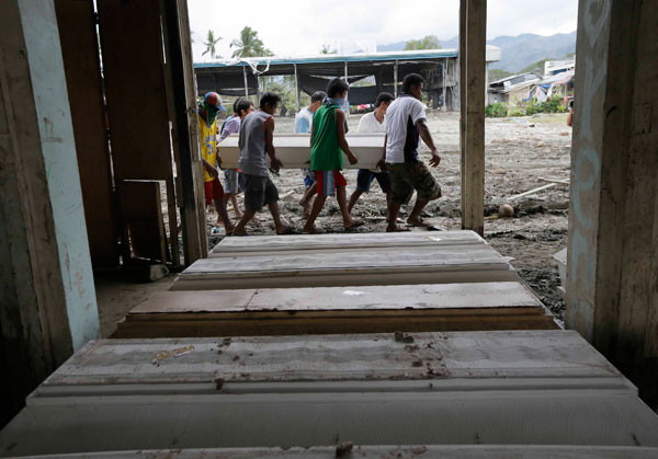 قصة مصورة : مقابر جماعية لضحايا اعصار "بوفا" في الفلبين بسب عدم تحديد هوياتهم