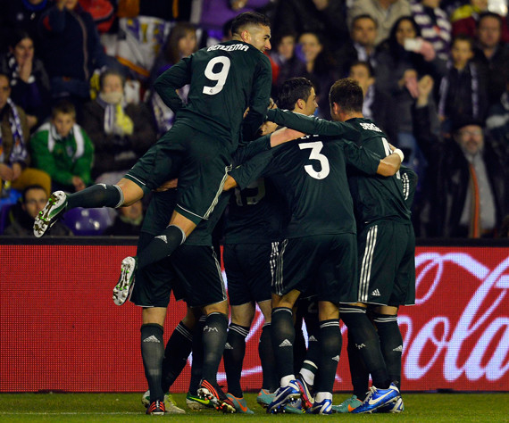 ثنائية اوزيل تقود ريال مدريد للفوز على بلد الوليد 3-2 في اسبانيا