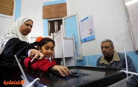 فتح صناديق الاقتراع في المرحلة الثانية من الاستفتاء على مشروع الدستور المصري