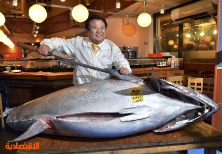 قصة مصورة: بيع سمكة تونة بـ 1.7 مليون دولار في سوق السمك في اليابان