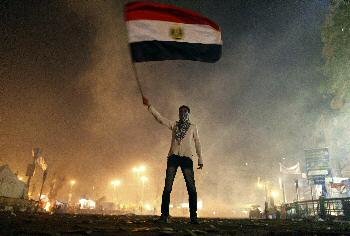 مرسي يحث المصريين على الهدوء بعد احتجاجات دموية