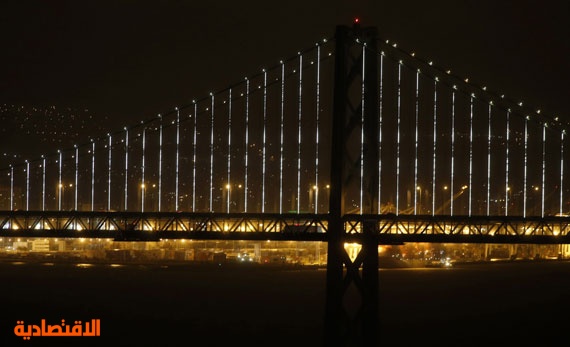 قصة مصورة : أكبر لوحة ضوئية في العالم تخطف أبصار سكان سان فرانسيسكو