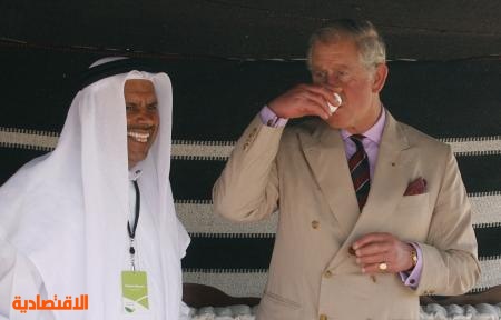 قصة مصورة: ولي عهد بريطانيا يتجول في أحد المزارع في قطر