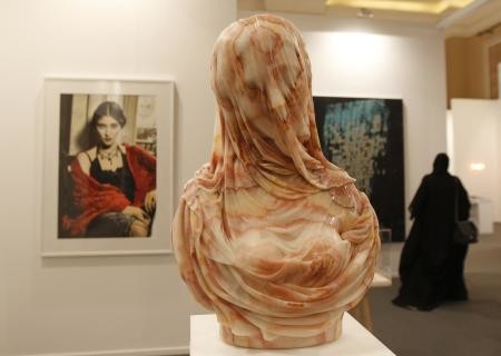 قصة مصورة : معرض آرت دبي يجمع ثقافات العالم