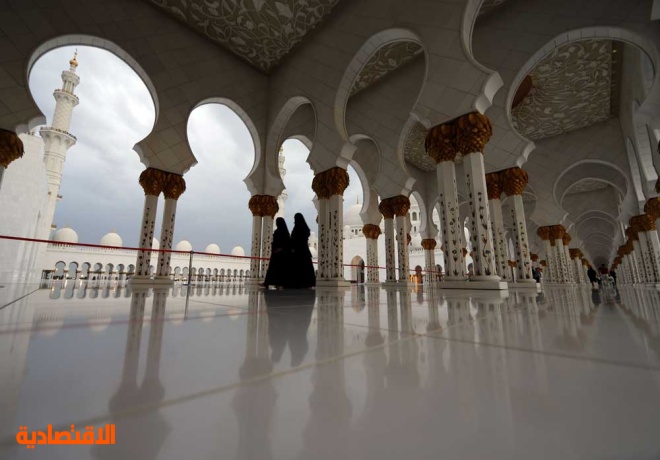 قصة مصورة : مسجد الشيخ زايد صرح معماري في أبوظبي
