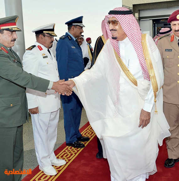 ولي العهد يؤدي صلاة الميت على محمد بن عبد الله بن جلوي صحيفة الاقتصادية