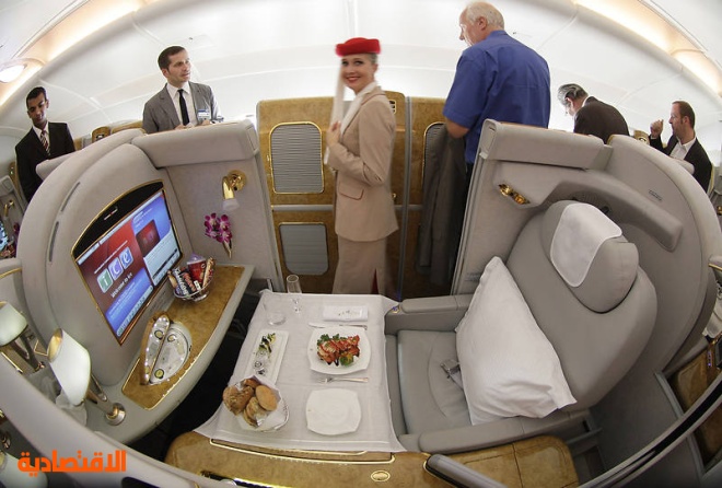 طيران الإمارات تنفي تقديم "الشيشة" على رحلاتها