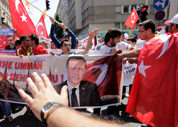 أردوغان: ليس لأحد الحق في إهانة الشرطة التركية