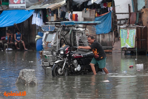 قصة مصورة: عاصفة رومبيا تحاصر 10 آلاف شخص فى موانئ الفلبين