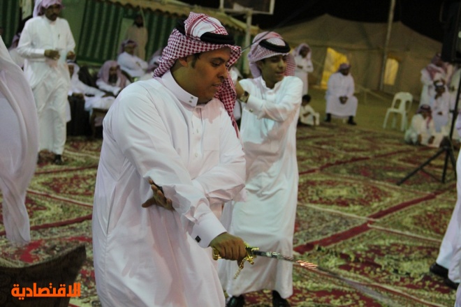 قصة مصورة: على أنغام العرضة السعودية أهالي الحريق يحتفلون بعيد الفطر