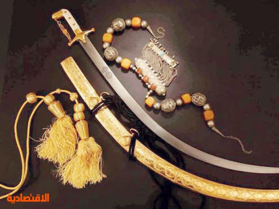 سيف نادر أهداه الملك عبد العزيز لأمير أفغاني للبيع في مزاد فرنسي ...
