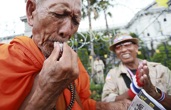 قصة مصورة: المتظاهرون التايلانديون يحتلون المجمع الحكومي الرئيسي
