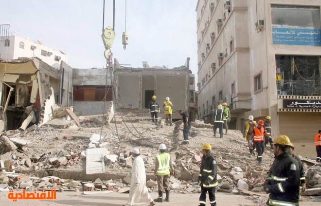 انهيار مبنى من 3 طوابق في جدة