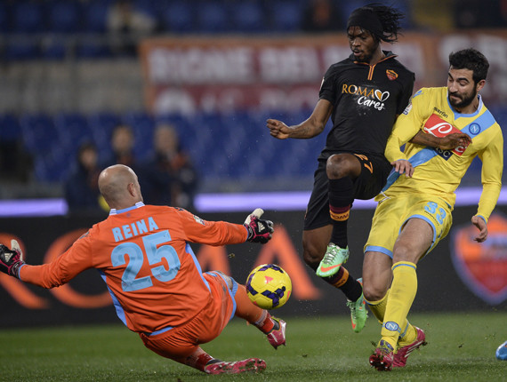 جيرفينيو يقود روما لفوز عصيب على نابولي في كأس إيطاليا