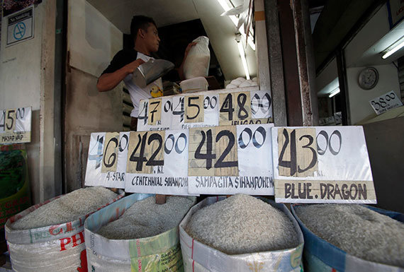 مزارعوا الأرز في تايلاند يتظاهرون ضد الحكومه لأخفاقها في دفع ثمن المحاصيل