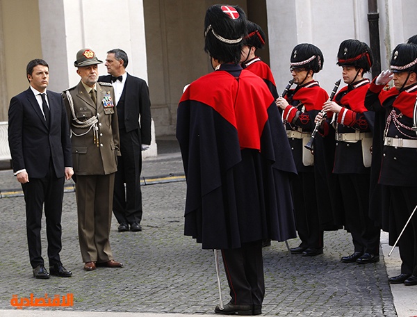 قصة مصورة: رئيس الوزراء الإيطالي الجديد ماتيو رينزي يؤدي اليمين