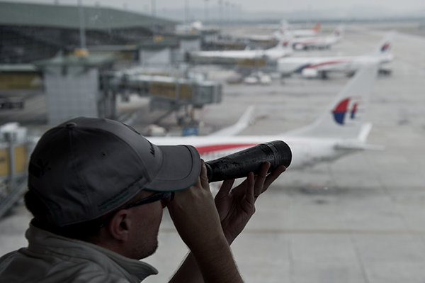 وزير النقل الماليزي : لا نستطيع تحديد وقت فصل نظام الاتصال على متن الطائرة المفقودة