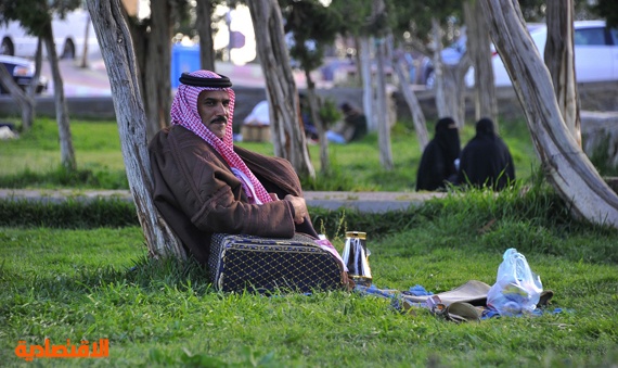 قصة مصورة : متنزهات الباحة تكتظ بقاصدي الطبيعة الخلابة والأجواء الربيعية