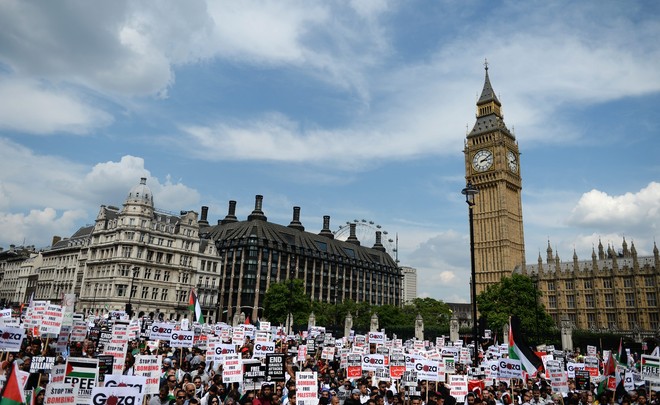 عشرة آلاف متظاهر على الاقل في لندن دعما للفلسطينيين