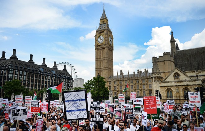 عشرة آلاف متظاهر على الاقل في لندن دعما للفلسطينيين
