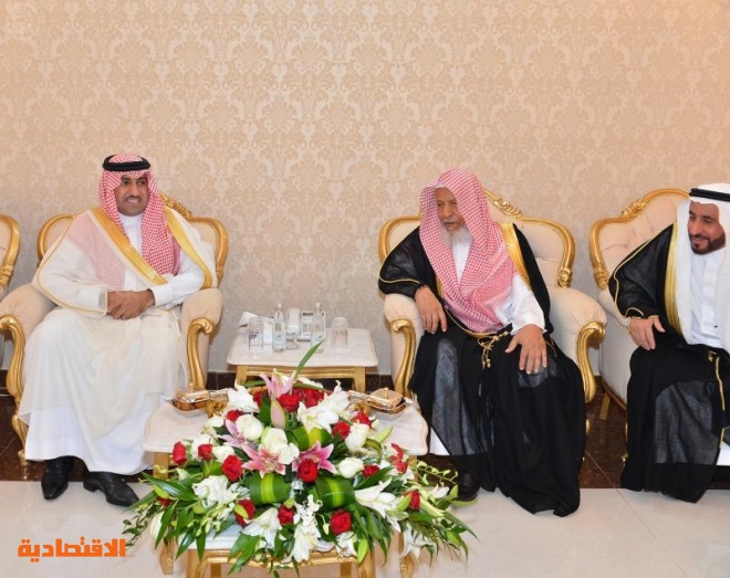 أمير الرياض يستقبل الأمراء  والعلماء وكبار المسؤولين وجمعا من المواطنين