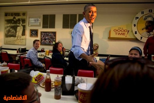أوباما يتناول العشاء مع أمريكية بعد أن اشتكت معاناتها له عبر الإيميل