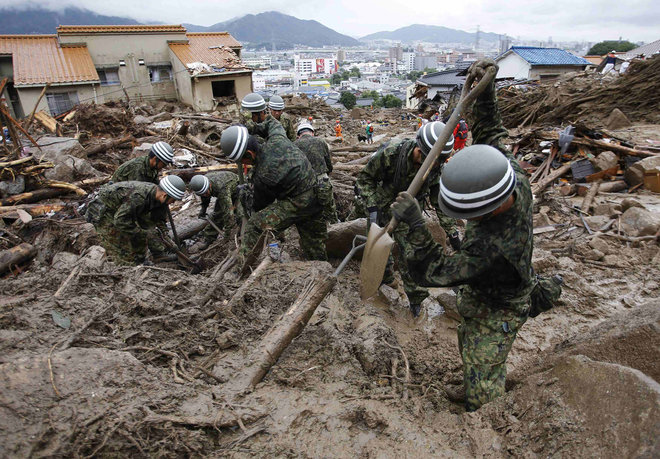 2800 رجل إنقاذ يبحثون عن مفقودين في هيروشيما اليابانية