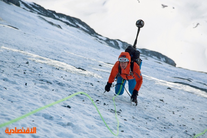قصة مصورة : رجلان يتسلقان جبال الألب السويسرية
