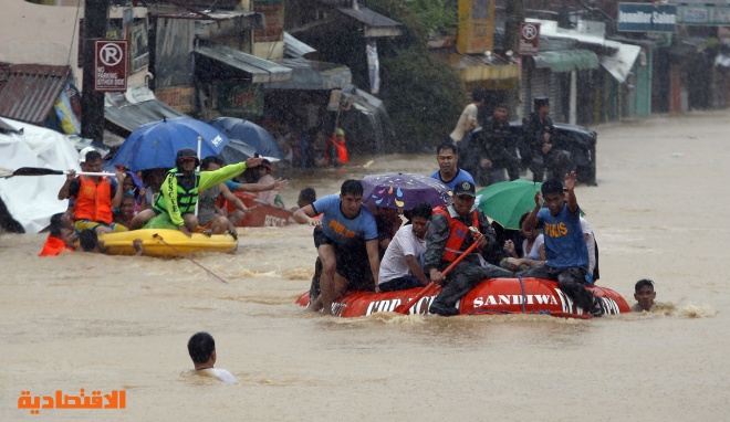 قصة مصورة: إجلاء عشرات الآلاف وسط موجة فيضانات تجتاح الفلبين