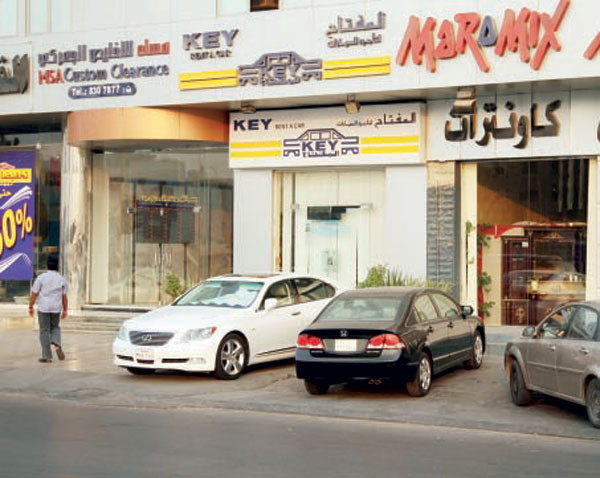 ايجار سيارة في دبي بدون فيزا