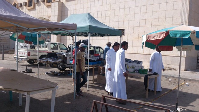 أمانة الرياض تنفذ حملات رقابيه ضد الجائلين الاجانب أمام "جوامع ومساجد" العاصمة
