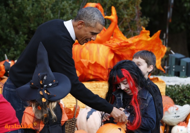 قصة مصورة : أوباما وزوجته يحتفلان مع الأطفال في البيت الأبيض