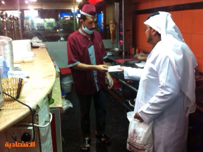 بلدية رفحاء ترصد العديد من المخالفات على المطاعم