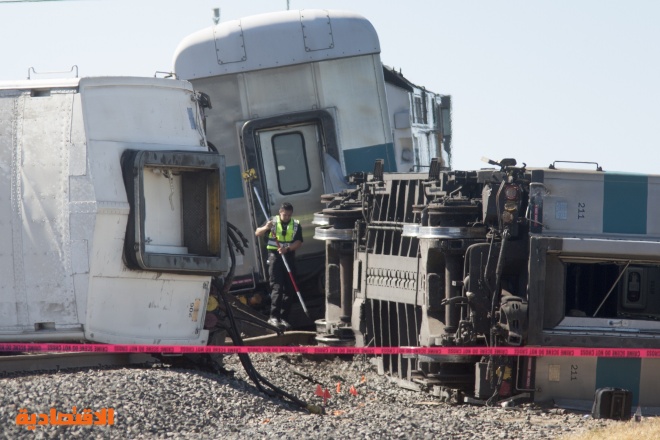 إصابة 28 شخصا إثر اصطدام قطار بشاحنة قرب لوس أنجليس